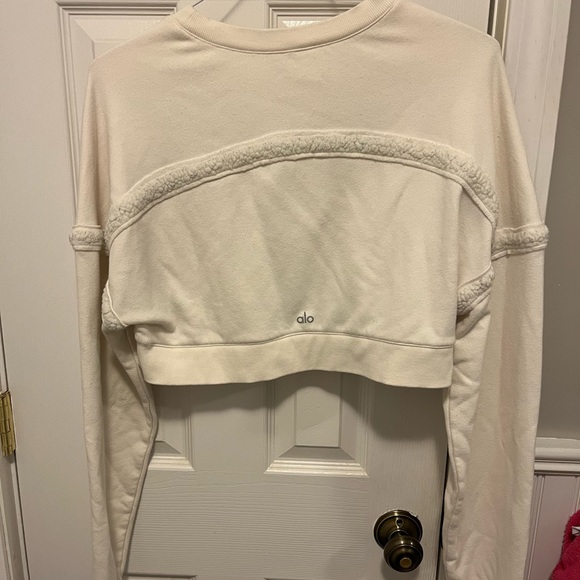 ALO Yoga White Sweatshirt - Picture 4 of 9